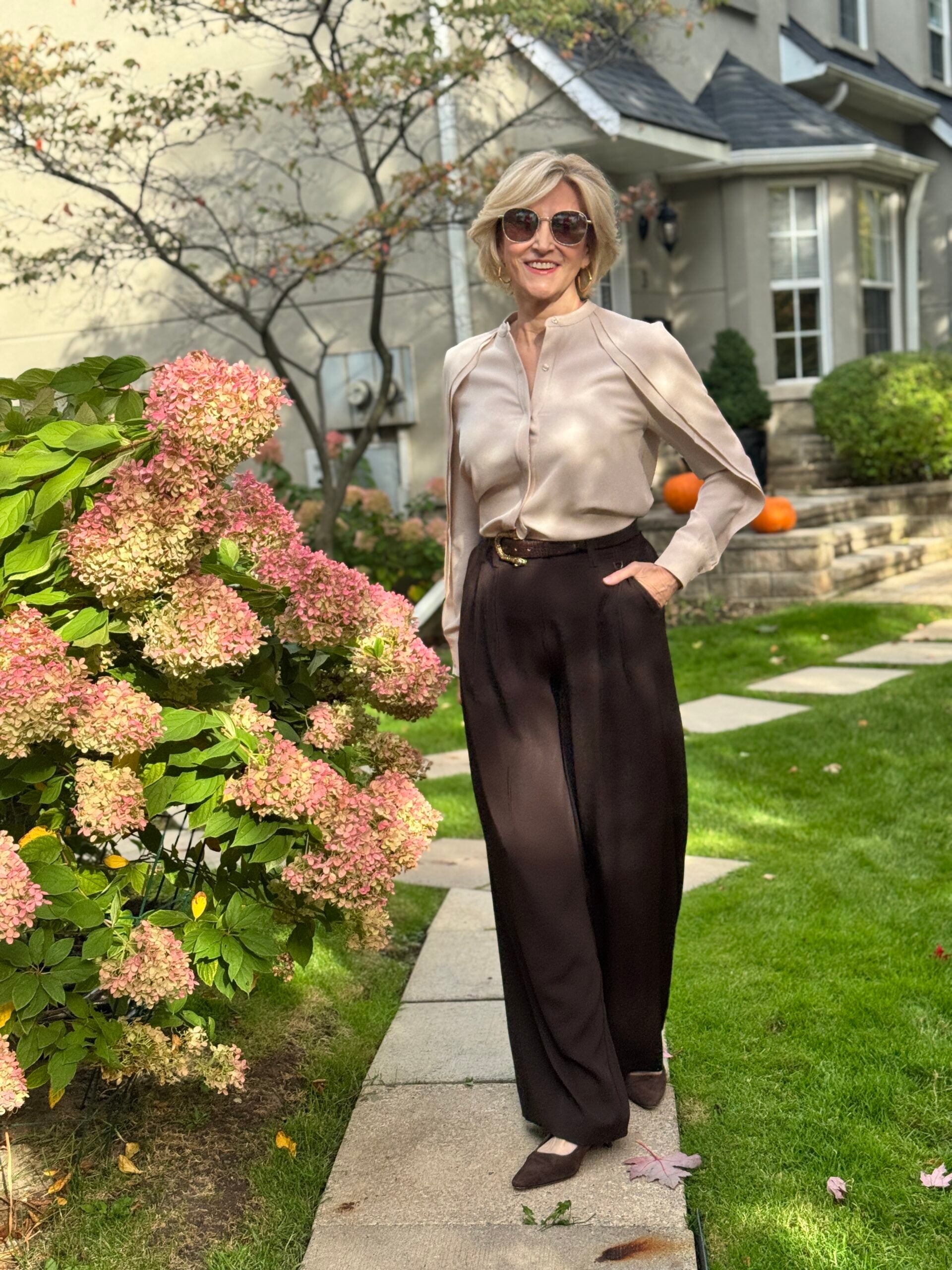 comfortable stylish blouse and trousers over 50 - city chic Lyssé look
