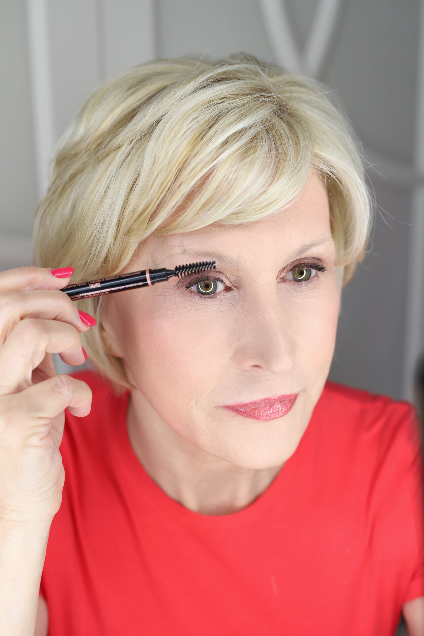 brush-brows-with spoolie scaled