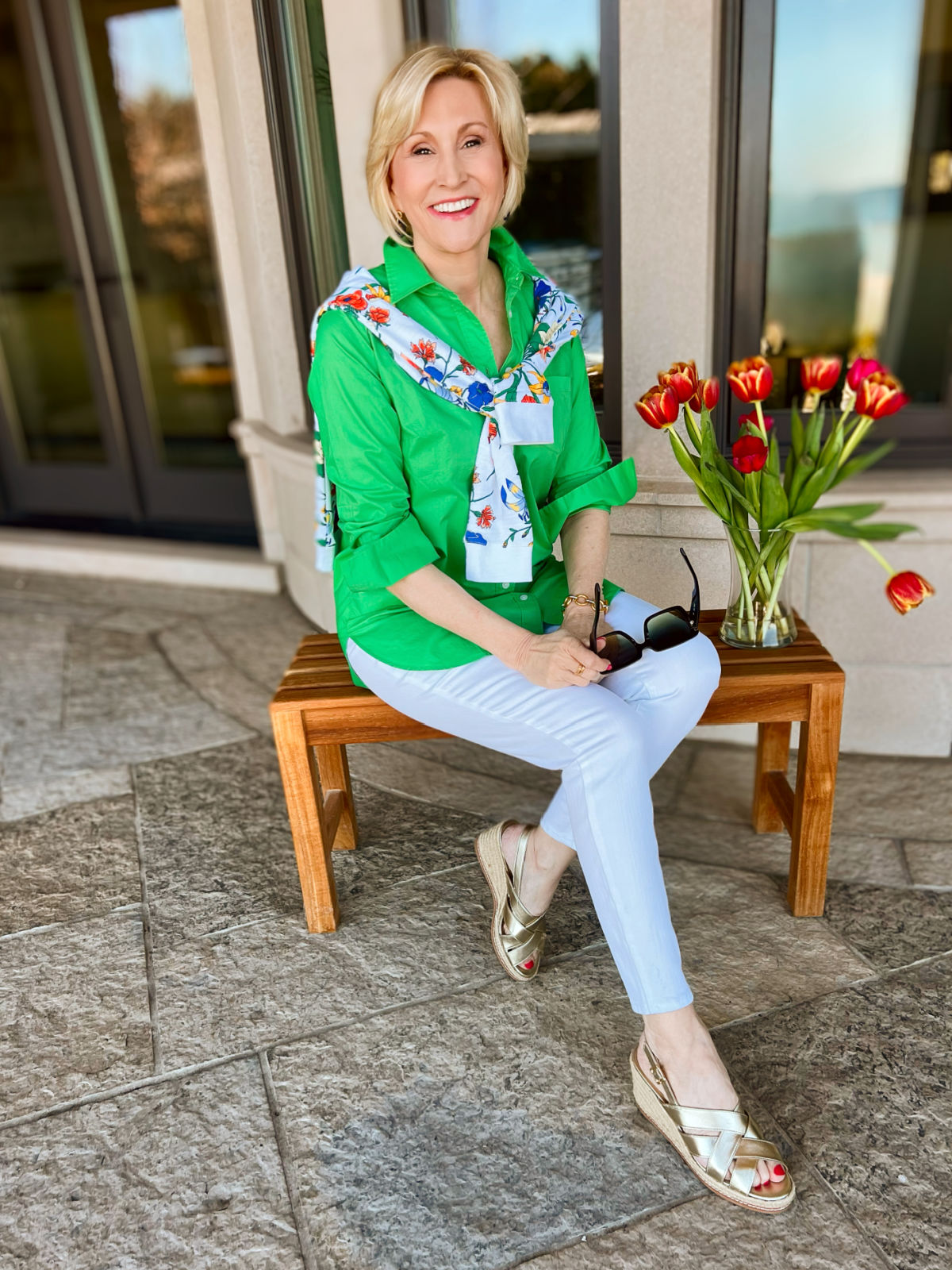 talbots spring outfit -long green shirt white jeans