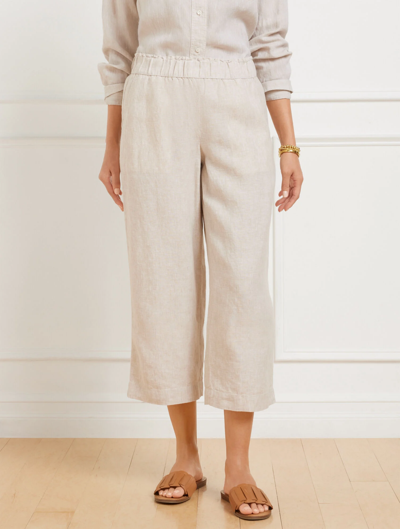 What to Wear in Greece light pants