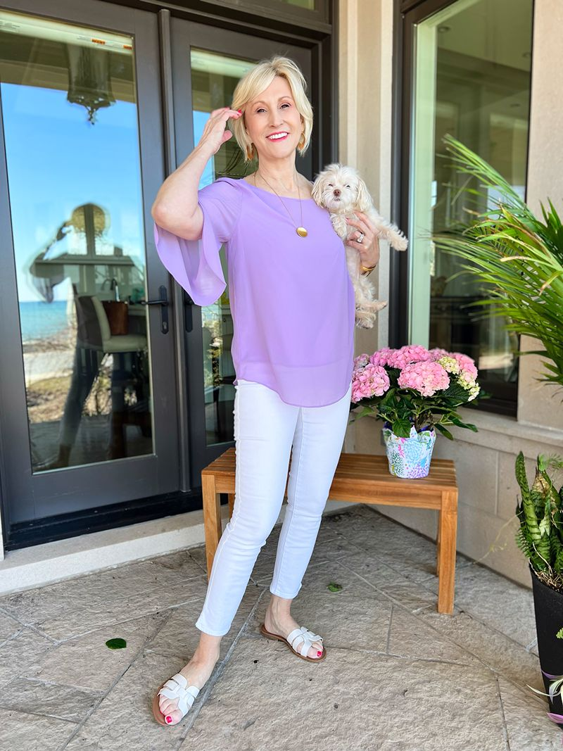 WHAT TOPS TO WEAR WITH WHITE JEANS